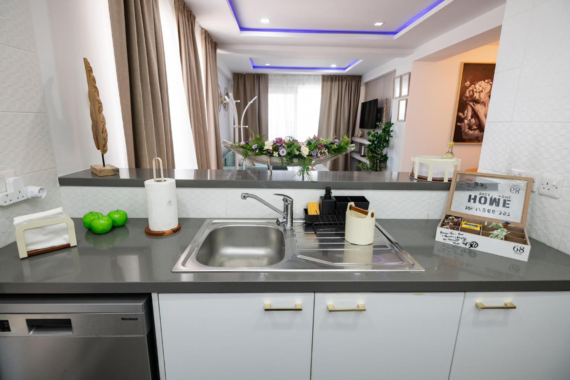 לרנקה Lazuli Beachfront Sea View Ap144 מראה חיצוני תמונה
