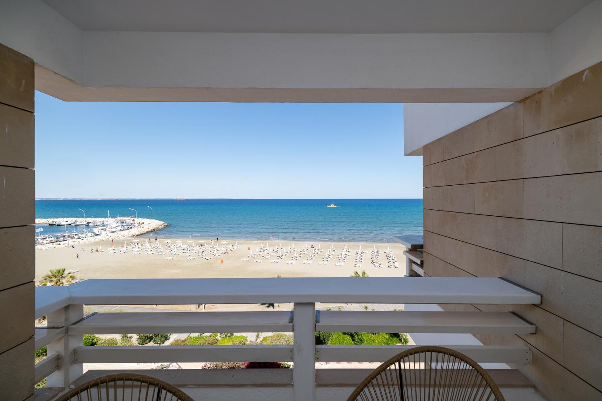 לרנקה Lazuli Beachfront Sea View Ap144 מראה חיצוני תמונה